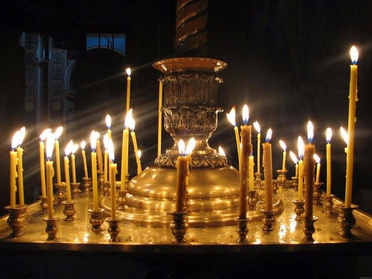 свечи в храме