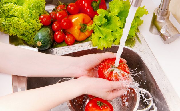 Как правильно мыть фрукты и овощи