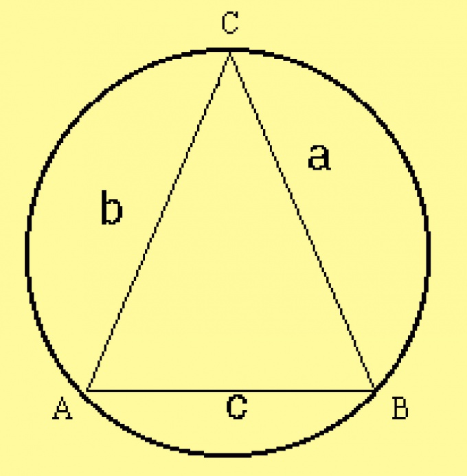 Обнаружьте центр окружности, описанной вокруг треугольника