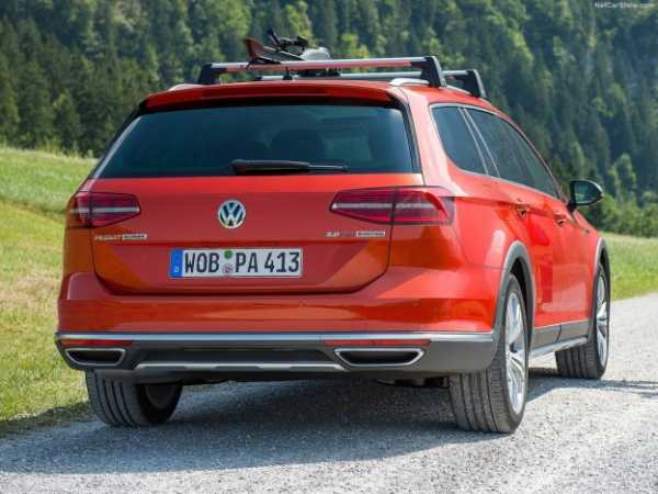 Фото Volkswagen Passat Alltrack 2016-2017 сзади