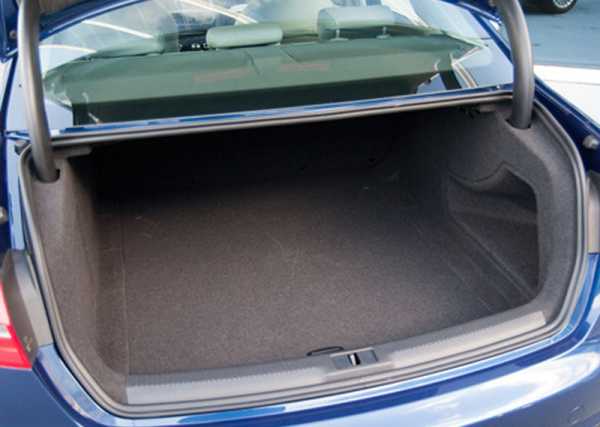 картинки багажника Ауди А4 2013 года