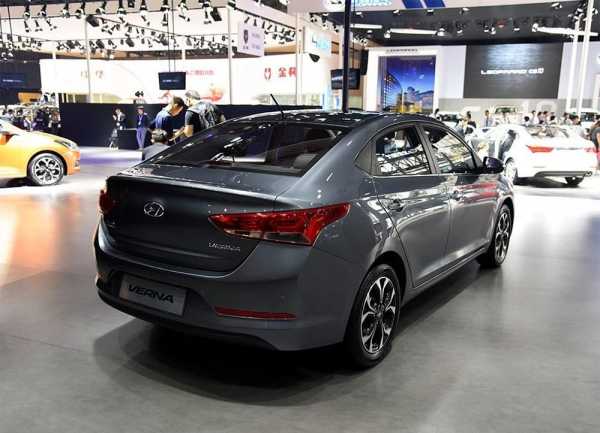 фото Hyundai Verna 2016-2017 вид сзади