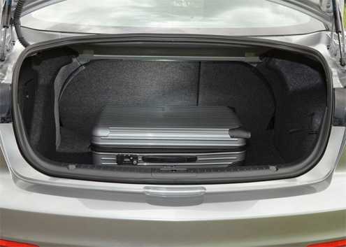 фото новая Мазда 3 седан багажник
