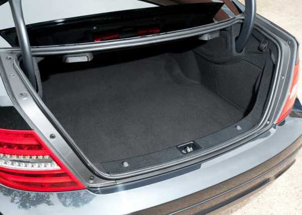 картинки багажника купе Мерседес-Бенц C-Class 2013 года