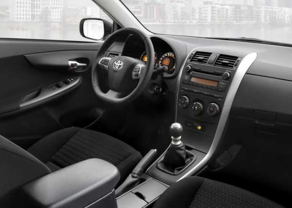 фото салон Toyota Corolla 2012 года