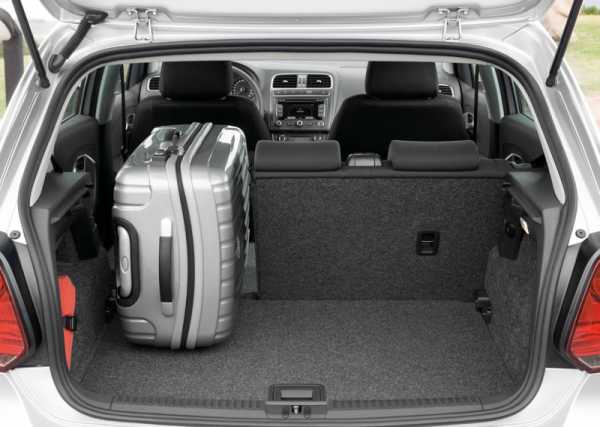 фотографии багажника Volkswagen Polo 2013 года