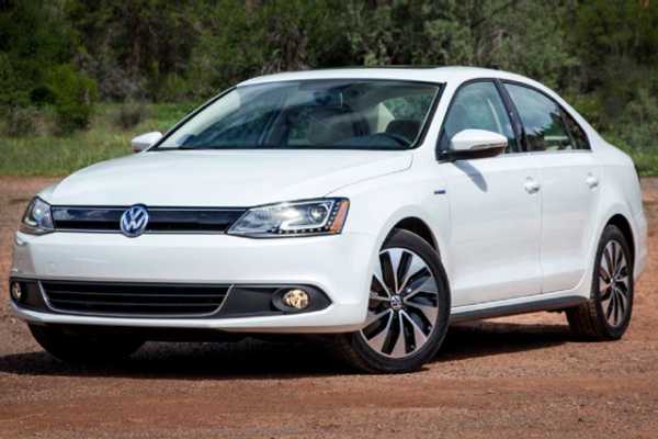Внешность автомобиля Volkswagen Jetta говорит о том, что перед нами настоящий «немец»