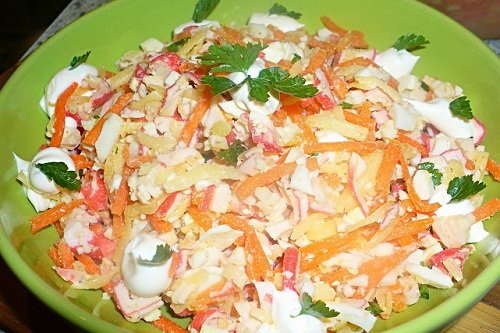 Салат из крабов с помидорами