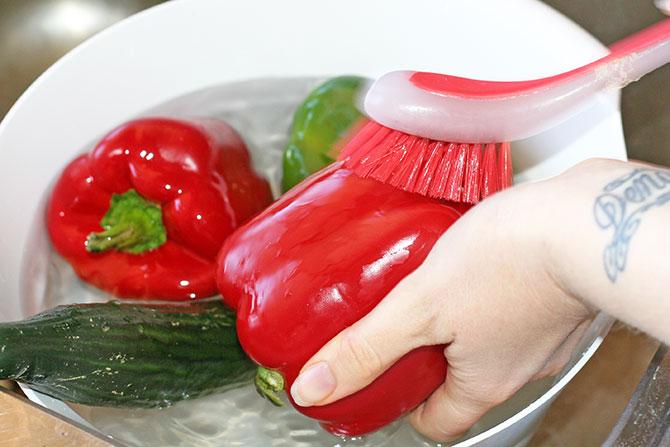 Как правильно мыть овощи