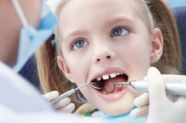 причины возникновения щелей между зубами