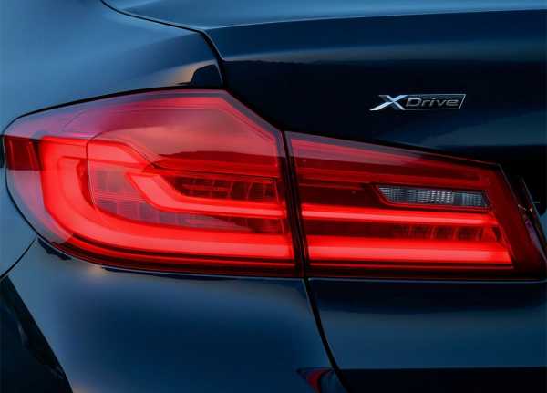 фото габаритные фонари BMW 5-series 2017-2018 года 